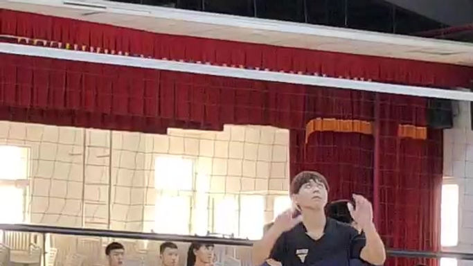 排球隊練球